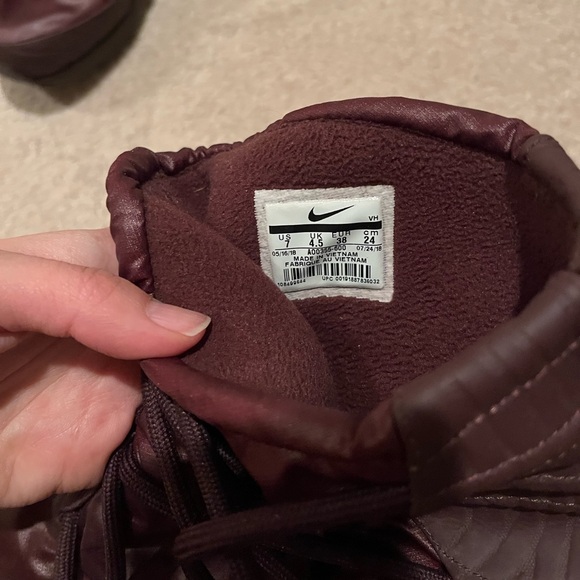 Nike Tanjun High Rise Women's Boots Burgundy like new without tag/Box size 7 - Picture 6 of 7